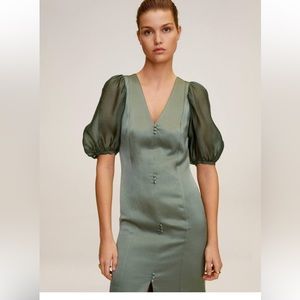 Brand new Puffed sleeves dress size 6